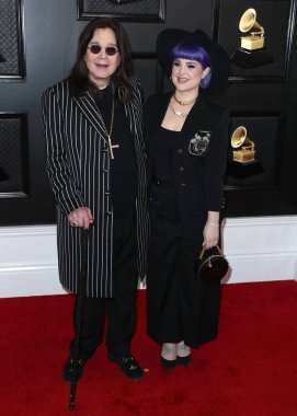 LOS ANGELES, CALIFORNIA, ABD - 26 HAZİRAN: Ozzy Osbourne ve Kelly Osbourne, 26 Ocak 2020 'de ABD' nin Los Angeles, Kaliforniya, ABD 'deki Staples Center' da düzenlenen 62.. 
