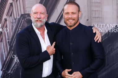 İskoç aktör ve yazar Graham McTavish ve İskoç aktör, yapımcı ve yazar Sam Heughan, STARZ 'ın 
