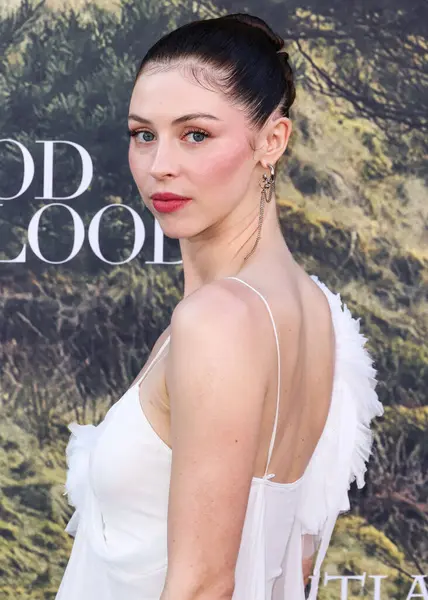 İngiliz aktris Hermione Corfield, STARZ 'ın 