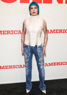 LOS ANGELES, ABD - AUGust 03, 2025: Halsey (Ashley Nicolette Frangipane), Los Angeles 'taki Lionsgate' Americana 'nın Hollywood Volume' daki Çöl 5 Noktası, Los Angeles Haraç Portföyü Oteli 'ndeki özel gösterimine geldi. 