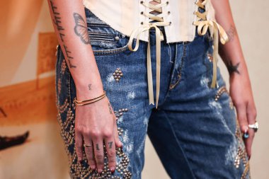 LOS ANGELES, ABD - AUGust 03, 2025: Halsey (Ashley Nicolette Frangipane), Los Angeles 'taki Lionsgate' Americana 'nın Hollywood Volume' daki Çöl 5 Noktası, Los Angeles Haraç Portföyü Oteli 'ndeki özel gösterimine geldi. 