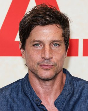 Amerikalı aktör, rapçi, besteci ve yapımcı Simon Rex, Los Angeles, Los Angeles 'ta 3 Ağustos 2025' te Los Angeles, Los Angeles 'ta Hollywood Volume' daki Desert 5 Spot, A Tribute Portfolio Hotel Los Angeles 'ta düzenlenen' Americana 'nın özel gösterimine geldiler.