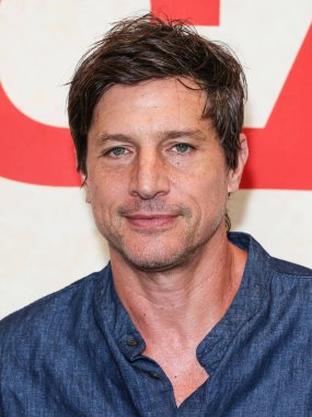 Amerikalı aktör, rapçi, besteci ve yapımcı Simon Rex, Los Angeles, Los Angeles 'ta 3 Ağustos 2025' te Los Angeles, Los Angeles 'ta Hollywood Volume' daki Desert 5 Spot, A Tribute Portfolio Hotel Los Angeles 'ta düzenlenen' Americana 'nın özel gösterimine geldiler.