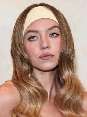 Sydney Sweeney 3 Ağustos 2025 'te Los Angeles, Los Angeles, Kaliforniya, ABD' de Hollywood Volume 'daki Desert 5 Spot, A Tribute Portfolio Hotel Los Angeles' ta düzenlenen Lionsgate 'in' Americana 'sının özel gösterimine geliyor.