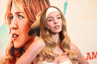 Sydney Sweeney 3 Ağustos 2025 'te Los Angeles, Los Angeles, Kaliforniya, ABD' de Hollywood Volume 'daki Desert 5 Spot, A Tribute Portfolio Hotel Los Angeles' ta düzenlenen Lionsgate 'in' Americana 'sının özel gösterimine geliyor.