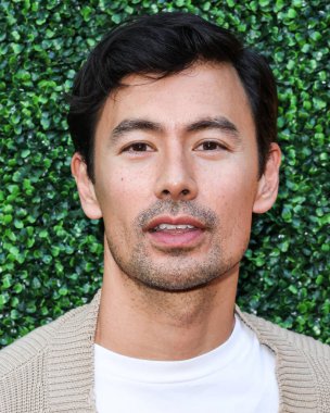 İngiliz aktör, yazar ve sunucu George Young, 6 Ağustos 2025 'te Kuzey Hollywood, Los Angeles, Kaliforniya, ABD' de bulunan Garland Hotel 'de düzenlenen Quiver Distribution' ın 'Nuked' adlı özel gösterimine geliyor..