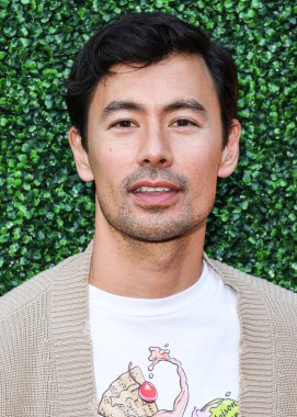 İngiliz aktör, yazar ve sunucu George Young, 6 Ağustos 2025 'te Kuzey Hollywood, Los Angeles, Kaliforniya, ABD' de bulunan Garland Hotel 'de düzenlenen Quiver Distribution' ın 'Nuked' adlı özel gösterimine geliyor..