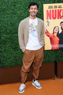 İngiliz aktör, yazar ve sunucu George Young, 6 Ağustos 2025 'te Kuzey Hollywood, Los Angeles, Kaliforniya, ABD' de bulunan Garland Hotel 'de düzenlenen Quiver Distribution' ın 'Nuked' adlı özel gösterimine geliyor..