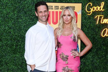 Amerikalı aktör Justin Bartha ve Amerikalı aktris Anna Camp, 6 Ağustos 2025 'te Kuzey Hollywood, Los Angeles, Kaliforniya, ABD' de bulunan Garland Hotel 'de düzenlenen' Nuked 'adlı Quiver Distribution' ın Los Angeles özel gösterimine geldiler..