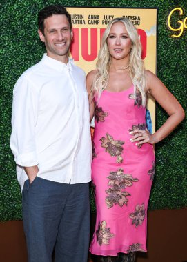 Amerikalı aktör Justin Bartha ve Amerikalı aktris Anna Camp, 6 Ağustos 2025 'te Kuzey Hollywood, Los Angeles, Kaliforniya, ABD' de bulunan Garland Hotel 'de düzenlenen' Nuked 'adlı Quiver Distribution' ın Los Angeles özel gösterimine geldiler..