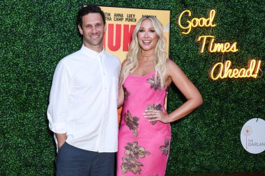 Amerikalı aktör Justin Bartha ve Amerikalı aktris Anna Camp, 6 Ağustos 2025 'te Kuzey Hollywood, Los Angeles, Kaliforniya, ABD' de bulunan Garland Hotel 'de düzenlenen' Nuked 'adlı Quiver Distribution' ın Los Angeles özel gösterimine geldiler..