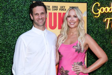 Amerikalı aktör Justin Bartha ve Amerikalı aktris Anna Camp, 6 Ağustos 2025 'te Kuzey Hollywood, Los Angeles, Kaliforniya, ABD' de bulunan Garland Hotel 'de düzenlenen' Nuked 'adlı Quiver Distribution' ın Los Angeles özel gösterimine geldiler..