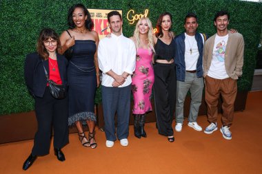 Natasha Leggero, Tawny Newsome, Justin Bartha, Anna Camp, Deena Kashper, Ignacio Serricchio ve George Young, 6 Ağustos 2025 'te Los Angeles Garland Hotel' de düzenlenen 'Nuked' adlı Quiver Distribution 'un Los Angeles özel gösteriminde.
