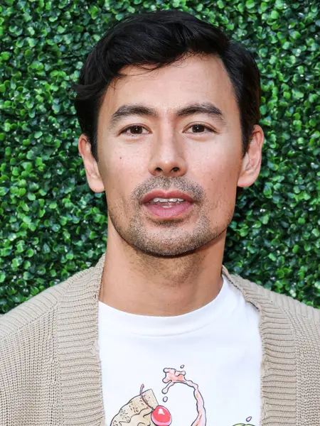 İngiliz aktör, yazar ve sunucu George Young, 6 Ağustos 2025 'te Kuzey Hollywood, Los Angeles, Kaliforniya, ABD' de bulunan Garland Hotel 'de düzenlenen Quiver Distribution' ın 'Nuked' adlı özel gösterimine geliyor..