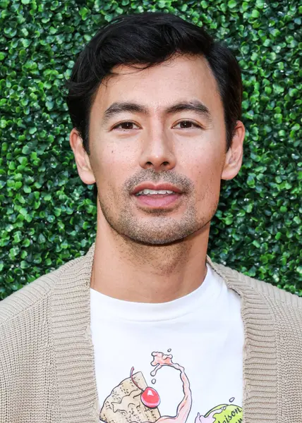 İngiliz aktör, yazar ve sunucu George Young, 6 Ağustos 2025 'te Kuzey Hollywood, Los Angeles, Kaliforniya, ABD' de bulunan Garland Hotel 'de düzenlenen Quiver Distribution' ın 'Nuked' adlı özel gösterimine geliyor..