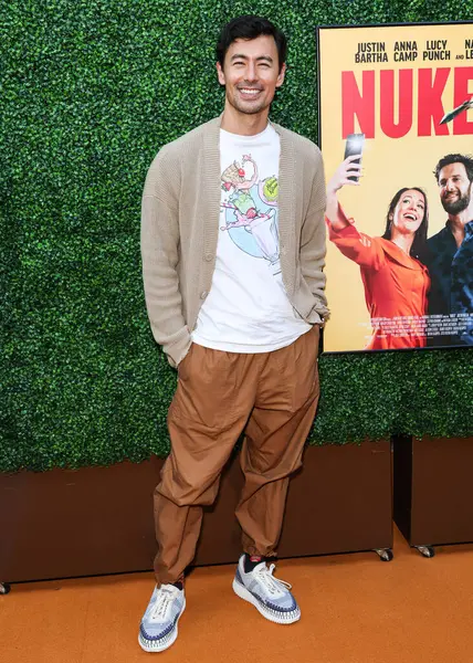 İngiliz aktör, yazar ve sunucu George Young, 6 Ağustos 2025 'te Kuzey Hollywood, Los Angeles, Kaliforniya, ABD' de bulunan Garland Hotel 'de düzenlenen Quiver Distribution' ın 'Nuked' adlı özel gösterimine geliyor..