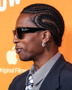 Amerikalı rapçi A $AP Rocky (ASAP Rocky diğer adıyla Rakim Mayers) Awge 'ı giyerek Los Angeles' taki Orijinal Elma Filmlerinin Özel Gösterimi 'ne ve A24' ün En Düşük 2 Gösterimi 'ne 13 Ağustos 2025' te AMMP 'deki Ted Mann Tiyatrosu' nda gerçekleştirildi..