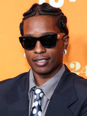 Amerikalı rapçi A $AP Rocky (ASAP Rocky diğer adıyla Rakim Mayers) Awge 'ı giyerek Los Angeles' taki Orijinal Elma Filmlerinin Özel Gösterimi 'ne ve A24' ün En Düşük 2 Gösterimi 'ne 13 Ağustos 2025' te AMMP 'deki Ted Mann Tiyatrosu' nda gerçekleştirildi..