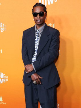 Amerikalı rapçi A $AP Rocky (ASAP Rocky diğer adıyla Rakim Mayers) Awge 'ı giyerek Los Angeles' taki Orijinal Elma Filmlerinin Özel Gösterimi 'ne ve A24' ün En Düşük 2 Gösterimi 'ne 13 Ağustos 2025' te AMMP 'deki Ted Mann Tiyatrosu' nda gerçekleştirildi..