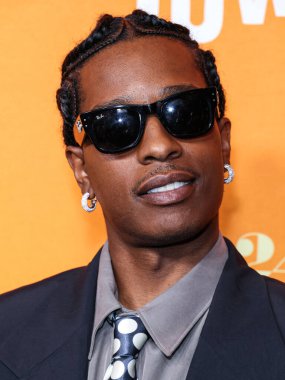 Amerikalı rapçi A $AP Rocky (ASAP Rocky diğer adıyla Rakim Mayers) Awge 'ı giyerek Los Angeles' taki Orijinal Elma Filmlerinin Özel Gösterimi 'ne ve A24' ün En Düşük 2 Gösterimi 'ne 13 Ağustos 2025' te AMMP 'deki Ted Mann Tiyatrosu' nda gerçekleştirildi..