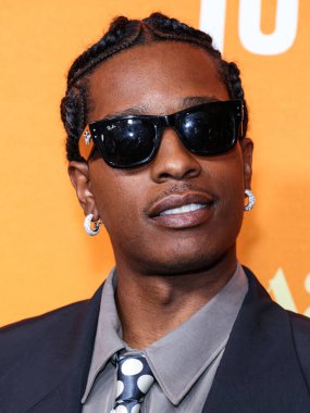 Amerikalı rapçi A $AP Rocky (ASAP Rocky diğer adıyla Rakim Mayers) Awge 'ı giyerek Los Angeles' taki Orijinal Elma Filmlerinin Özel Gösterimi 'ne ve A24' ün En Düşük 2 Gösterimi 'ne 13 Ağustos 2025' te AMMP 'deki Ted Mann Tiyatrosu' nda gerçekleştirildi..