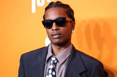 Amerikalı rapçi A $AP Rocky (ASAP Rocky diğer adıyla Rakim Mayers) Awge 'ı giyerek Los Angeles' taki Orijinal Elma Filmlerinin Özel Gösterimi 'ne ve A24' ün En Düşük 2 Gösterimi 'ne 13 Ağustos 2025' te AMMP 'deki Ted Mann Tiyatrosu' nda gerçekleştirildi..