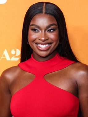 Amerikalı şarkıcı, söz yazarı ve Tarikat Gaia giyen aktris Coco Jones, 13 Ağustos 2025 'te AMMP' deki Ted Mann Tiyatrosu 'nda düzenlenen Los Angeles Orijinal Filmlerinin Özel Gösterimi ve A24' ün En Düşük 2 Gösterimi 'ne geldi..