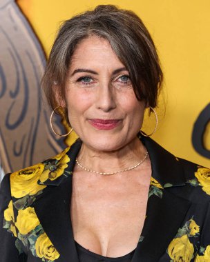 Amerikalı aktris, sanatçı, aktivist ve yazar Lisa Edelstein, Netflix 'in Netflix' in 1. Uzun Hikaye Özel Gösterimi 'ne 18 Ağustos 2025' te Hollywood, Los Angeles, Kaliforniya, ABD 'de düzenlenen Netflix Tudum Tiyatrosu' na geldi..