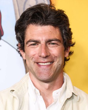 Amerikalı aktör ve yazar Max Greenfield, Netflix 'in 