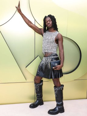 Amerikalı şarkıcı, rapçi ve söz yazarı Lil Nas X (Montero Lamar Hill), 9 Mart 2023 tarihinde Batı Hollywood, Los Angeles, Kaliforniya, ABD 'de düzenlenen Versace Fall / Winter 2023 Moda Fuarı' na geldi..