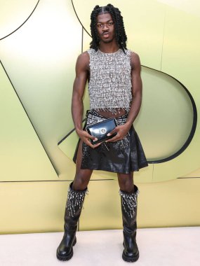 Amerikalı şarkıcı, rapçi ve söz yazarı Lil Nas X (Montero Lamar Hill), 9 Mart 2023 tarihinde Batı Hollywood, Los Angeles, Kaliforniya, ABD 'de düzenlenen Versace Fall / Winter 2023 Moda Fuarı' na geldi..