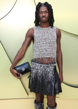 Amerikalı şarkıcı, rapçi ve söz yazarı Lil Nas X (Montero Lamar Hill), 9 Mart 2023 tarihinde Batı Hollywood, Los Angeles, Kaliforniya, ABD 'de düzenlenen Versace Fall / Winter 2023 Moda Fuarı' na geldi..