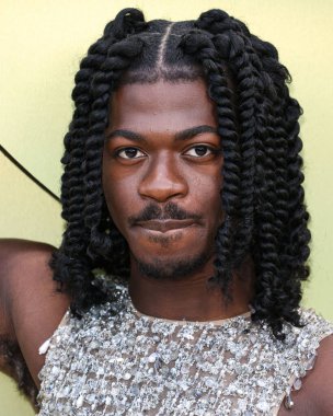 Amerikalı şarkıcı, rapçi ve söz yazarı Lil Nas X (Montero Lamar Hill), 9 Mart 2023 tarihinde Batı Hollywood, Los Angeles, Kaliforniya, ABD 'de düzenlenen Versace Fall / Winter 2023 Moda Fuarı' na geldi..