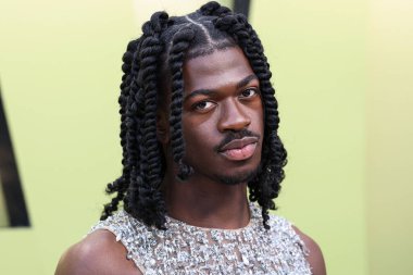 Amerikalı şarkıcı, rapçi ve söz yazarı Lil Nas X (Montero Lamar Hill), 9 Mart 2023 tarihinde Batı Hollywood, Los Angeles, Kaliforniya, ABD 'de düzenlenen Versace Fall / Winter 2023 Moda Fuarı' na geldi..