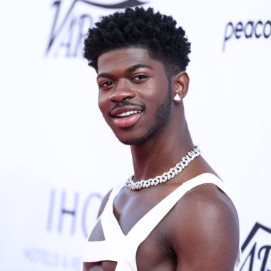 Balmain giyen rapçi Lil Nas X, Peacock ve Girls5eva tarafından sunulan ve 4 Aralık 2021 tarihinde Los Angeles, Kaliforniya, ABD 'deki City Market Social House' da düzenlenen IHG Otelleri ve Resorts sponsorluğundaki Music Hitmakers Brunch 'a geldi.