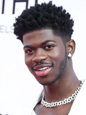 Balmain giyen rapçi Lil Nas X, Peacock ve Girls5eva tarafından sunulan ve 4 Aralık 2021 tarihinde Los Angeles, Kaliforniya, ABD 'deki City Market Social House' da düzenlenen IHG Otelleri ve Resorts sponsorluğundaki Music Hitmakers Brunch 'a geldi.