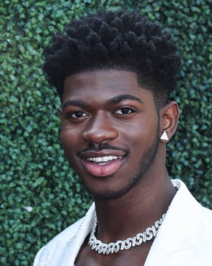 Balmain giyen rapçi Lil Nas X, Peacock ve Girls5eva tarafından sunulan ve 4 Aralık 2021 tarihinde Los Angeles, Kaliforniya, ABD 'deki City Market Social House' da düzenlenen IHG Otelleri ve Resorts sponsorluğundaki Music Hitmakers Brunch 'a geldi.