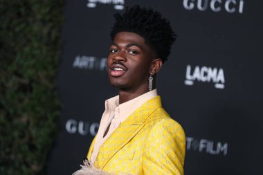 Gucci 'nin takım elbisesini giyen rapçi Lil Nas X, 6 Kasım 2021' de Los Angeles İlçe Sanat Müzesi 'nde düzenlenen 10. Geleneksel LACMA Sanat + Film Galasına geldi..