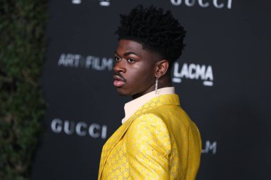 Gucci 'nin takım elbisesini giyen rapçi Lil Nas X, 6 Kasım 2021' de Los Angeles İlçe Sanat Müzesi 'nde düzenlenen 10. Geleneksel LACMA Sanat + Film Galasına geldi..