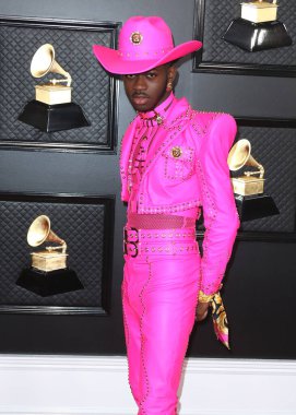 Versace giyen şarkıcı Lil Nas X, 26 Ocak 2020 'de Los Angeles, Kaliforniya, ABD' deki Staples Center 'da düzenlenen 62.