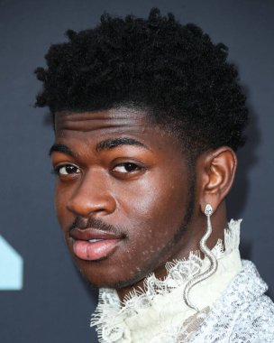 Christian Cowan 'ın giydiği rapçi Lil Nas X 26 Ağustos 2019' da Newark, New Jersey, ABD 'deki Prudential Center' da düzenlenen 2019 MTV Video Müzik Ödülleri 'ne ulaştı.
