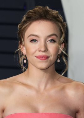 BEVERLY HILLS, LOS ANGELES, CA, ABD - 24 FEBRUARY: Sydney Sweeney, 24 Şubat 2019 'da Wallis Annenberg Gösteri Sanatları Merkezi' nde düzenlenen 2019 Vanity Fair Oscar Partisi 'ne geldi.