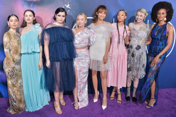 HOLYWOOD, LOS ANGELES, CALIFORNIA, ABD - JUNE 04: Oyuncular Alexa Demie, Maude Apatow, Barbie Ferreira, Sydney Sweeney, Zendaya Coleman, Storm Reid, Hunter Schafer ve Nika Williams HBO 'nun Euphoria' sının Los Angeles galasına geldiler 