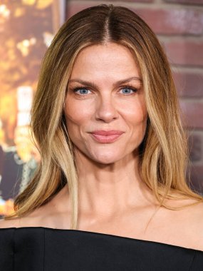 Amerikalı model ve aktris Brooklyn Decker, 26 Ağustos 2025 'te Los Angeles, Kaliforniya' daki The Directors Guild of America 'daki DGA Tiyatro Kompleksi' nde düzenlenen Amazon Prime Video 'nun 1. sezonunun Los Angeles prömiyerine geldi.   