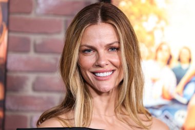 Amerikalı model ve aktris Brooklyn Decker, 26 Ağustos 2025 'te Los Angeles, Kaliforniya' daki The Directors Guild of America 'daki DGA Tiyatro Kompleksi' nde düzenlenen Amazon Prime Video 'nun 1. sezonunun Los Angeles prömiyerine geldi.   