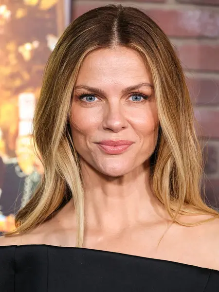 Amerikalı model ve aktris Brooklyn Decker, 26 Ağustos 2025 'te Los Angeles, Kaliforniya' daki The Directors Guild of America 'daki DGA Tiyatro Kompleksi' nde düzenlenen Amazon Prime Video 'nun 1. sezonunun Los Angeles prömiyerine geldi.   