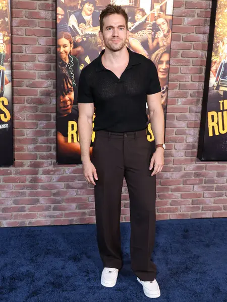 Joe Brogie, 26 Ağustos 2025 'te Amerika Yönetmenler Birliği' ndeki DGA Tiyatrosu Kompleksi 'nde düzenlenen Amazon Prime Video' nun birinci sezonunun Los Angeles prömiyerine geldi.. 