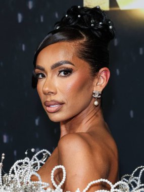 Amerikalı aktris, model, şarkıcı, yazar ve girişimci Erica Mena Samuels, 27 Ağustos 2025 'te Hollywood, Los Angeles, Kaliforniya, ABD' de bulunan TCL Çin Tiyatrosu IMAX 'te düzenlenen Los Angeles Film' Run 'ın Los Angeles galasına geldi.. 