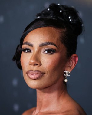 Amerikalı aktris, model, şarkıcı, yazar ve girişimci Erica Mena Samuels, 27 Ağustos 2025 'te Hollywood, Los Angeles, Kaliforniya, ABD' de bulunan TCL Çin Tiyatrosu IMAX 'te düzenlenen Los Angeles Film' Run 'ın Los Angeles galasına geldi.. 