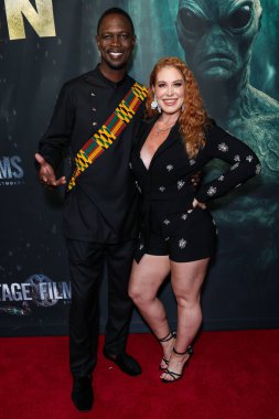 Newton Mayenge ve Whitney Bowers, 27 Ağustos 2025 'te Hollywood, Los Angeles, Kaliforniya, ABD' deki TCL Çin Tiyatrosu IMAX 'te düzenlenen Los Angeles Film' Run 'ın Los Angeles prömiyerine geldiler.. 